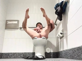I'm a naughty little fucker in public bathrooms